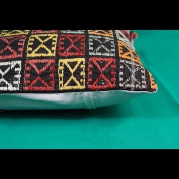 P17 - 3 for $75 - Turkish Kilim Pillowcase (20x20 in) - Picture 3 of 4